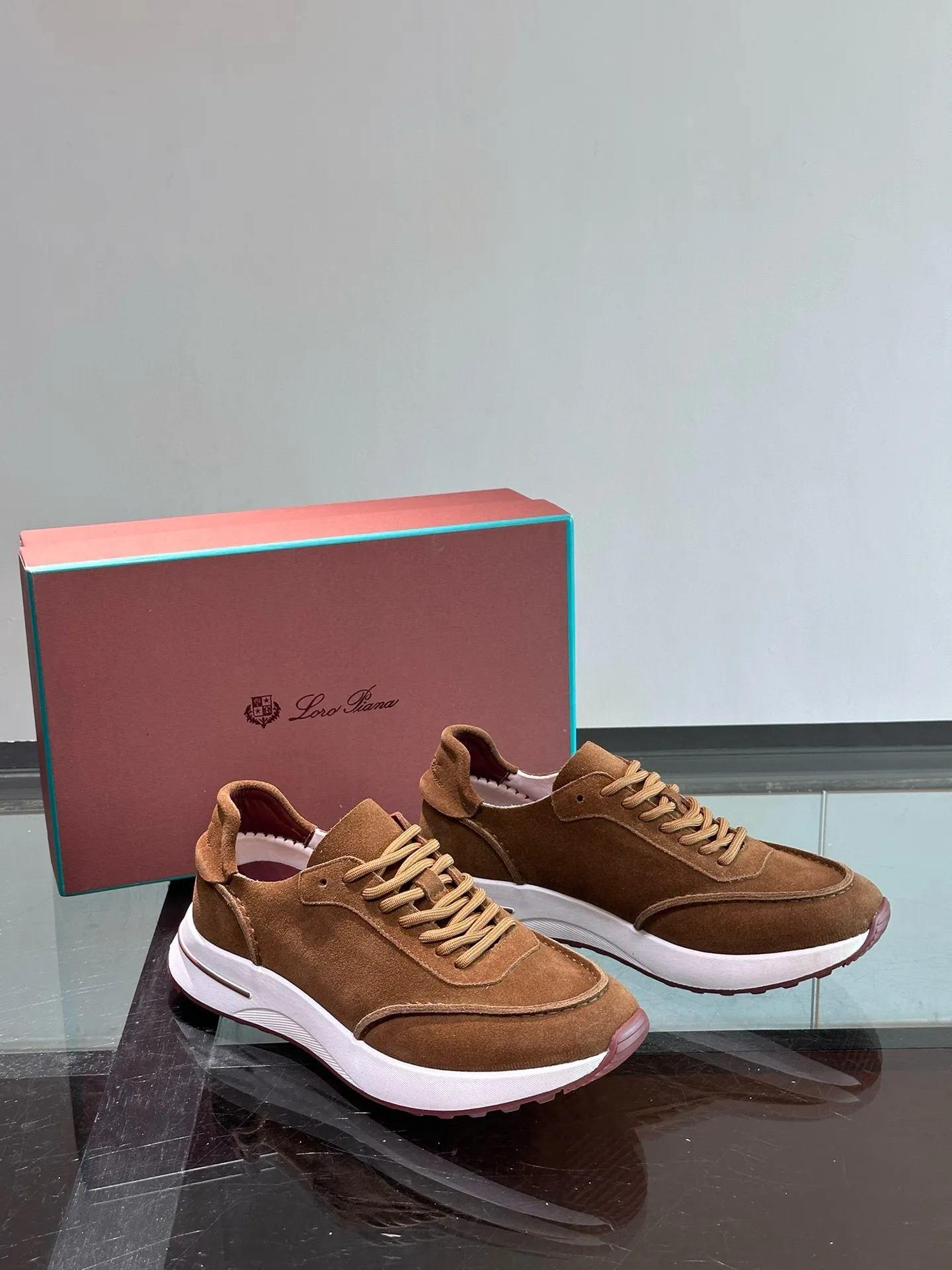 Factory price: 540💰Loro men's shoes💰iana niche Loro classic jogging shoes, men's lace-up casual shoes and sneakers, high-quality lightweight and comfortable fabrics, suitable for outdoor leisure, the color scheme is young and energetic, and it looks great with sportswear or casual suits! Size: 39-46 (customized sizes of 45 and 46 are non-refundable)